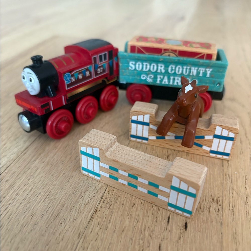 Thomas & Friends Wood Rosie's Prize Pony Train Engine & Cargo Set
